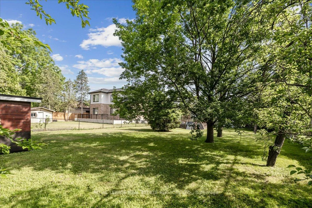 1020, Kent, 1003 - CP College Park, Oakville