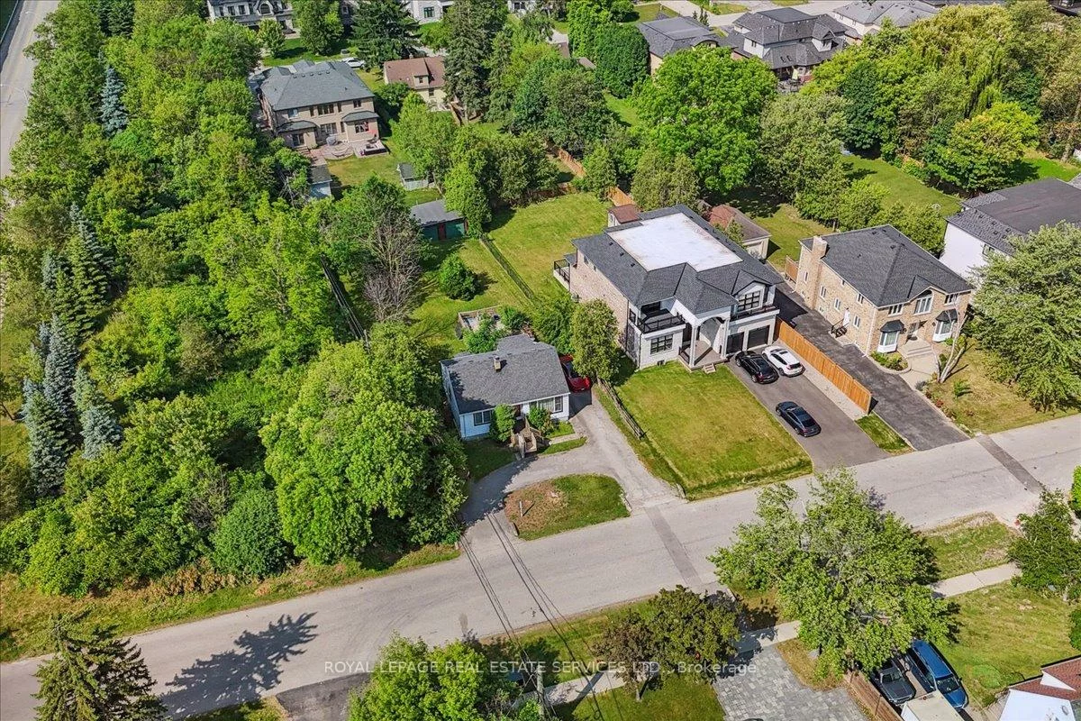 1020, Kent, 1003 - CP College Park, Oakville
