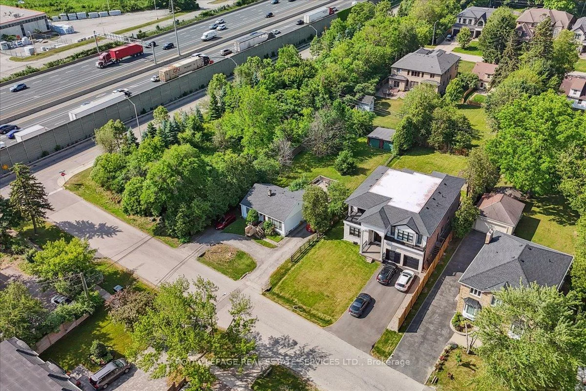 1020, Kent, 1003 - CP College Park, Oakville