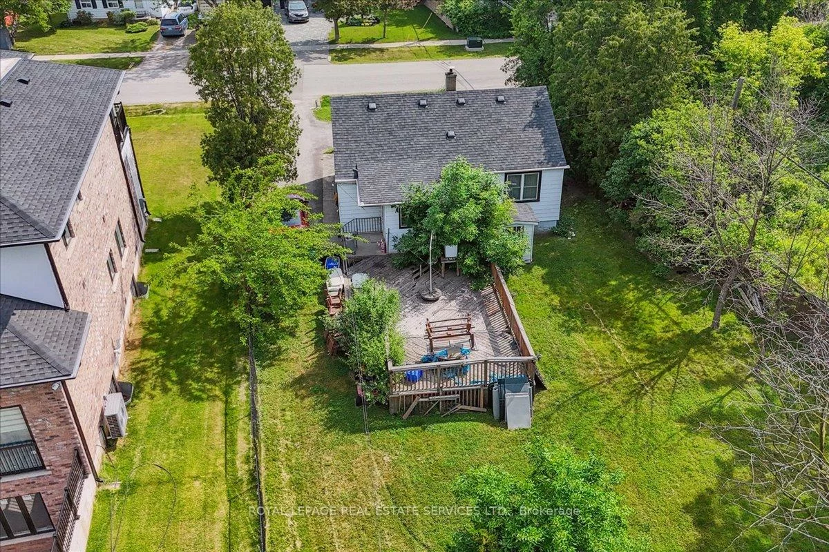 1020, Kent, 1003 - CP College Park, Oakville