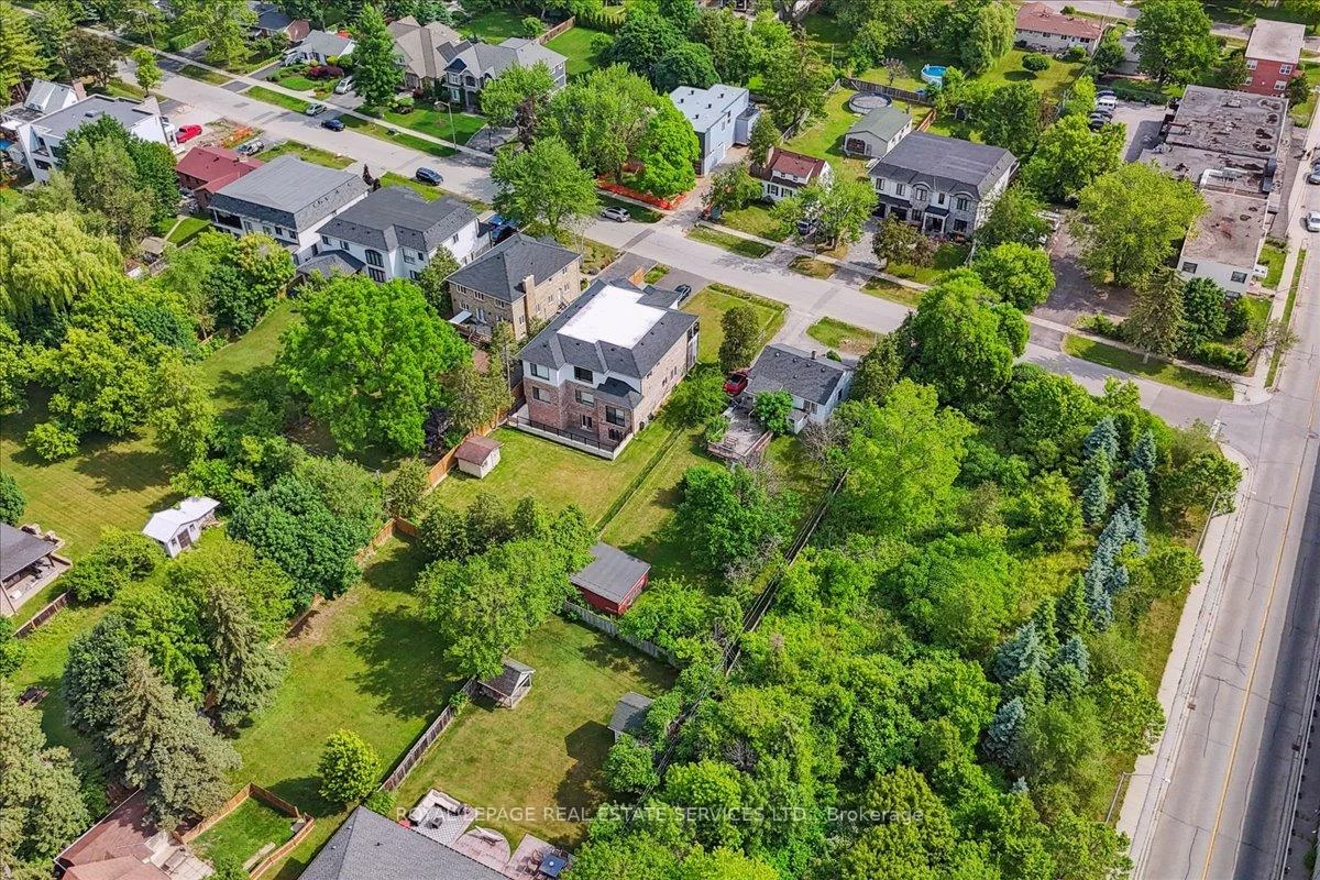 1020, Kent, 1003 - CP College Park, Oakville