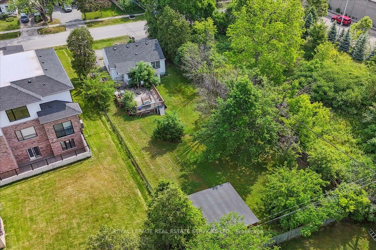 1020, Kent, 1003 - CP College Park, Oakville
