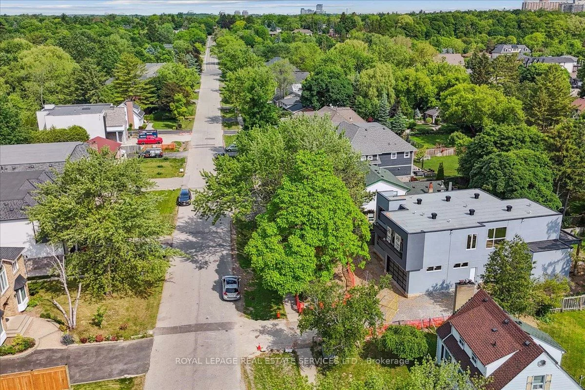 1020, Kent, 1003 - CP College Park, Oakville