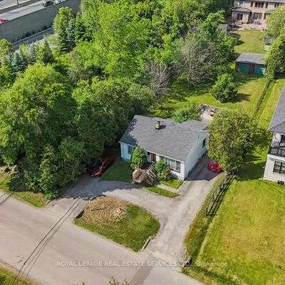 1020, Kent, 1003 - CP College Park, Oakville