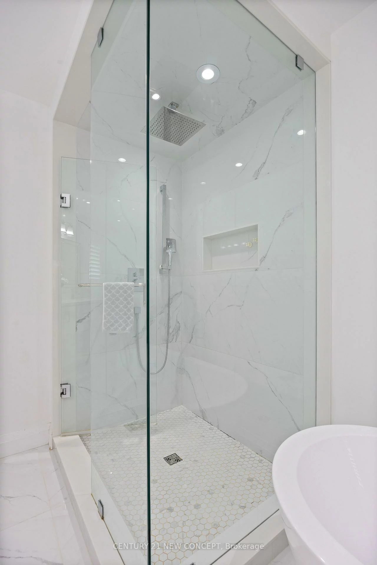 2587, Carberry, 1019 - WM Westmount, Oakville