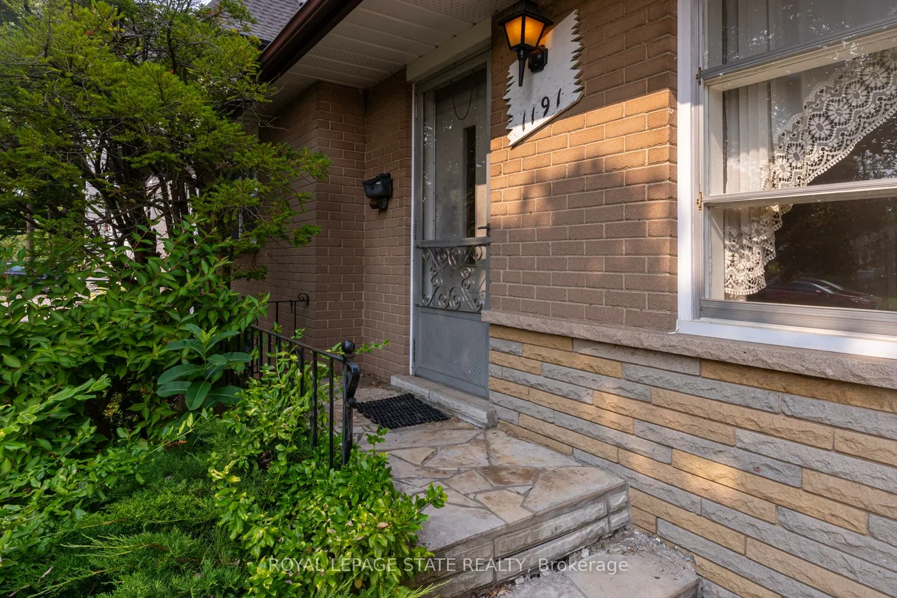 1191, Pinegrove, 1020 - WO West, Oakville