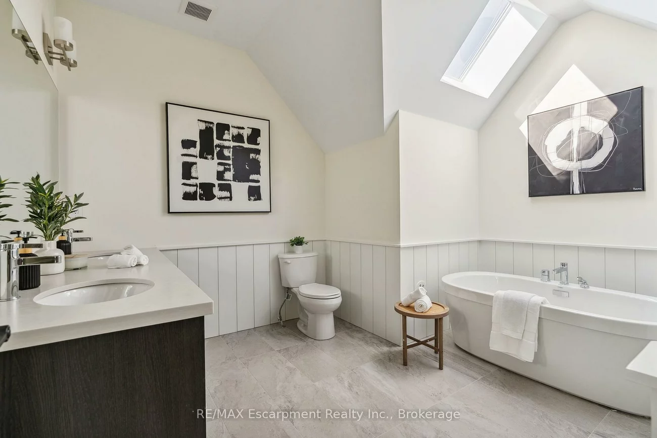 2282, Sovereign, 1001 - BR Bronte, Oakville