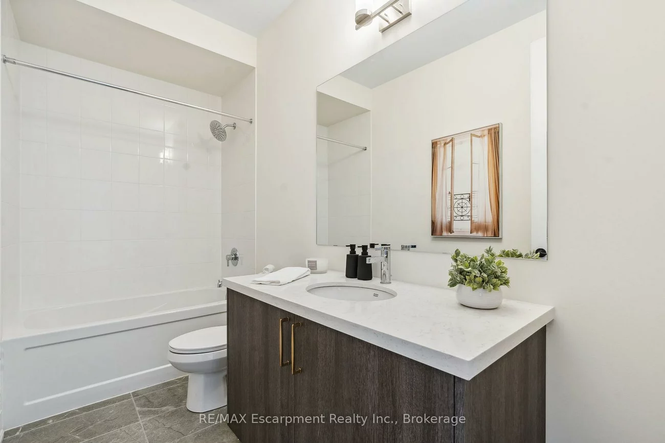 2282, Sovereign, 1001 - BR Bronte, Oakville