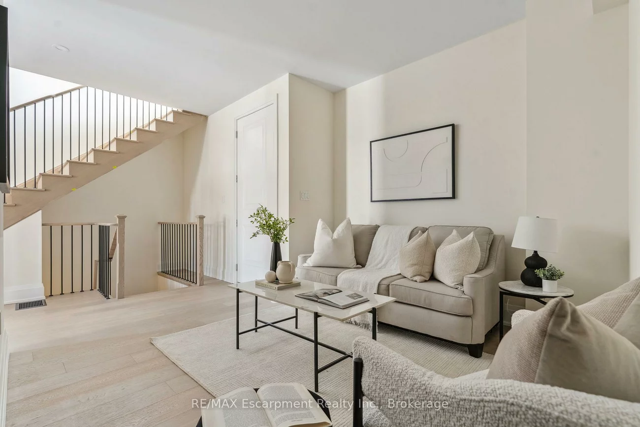 2282, Sovereign, 1001 - BR Bronte, Oakville