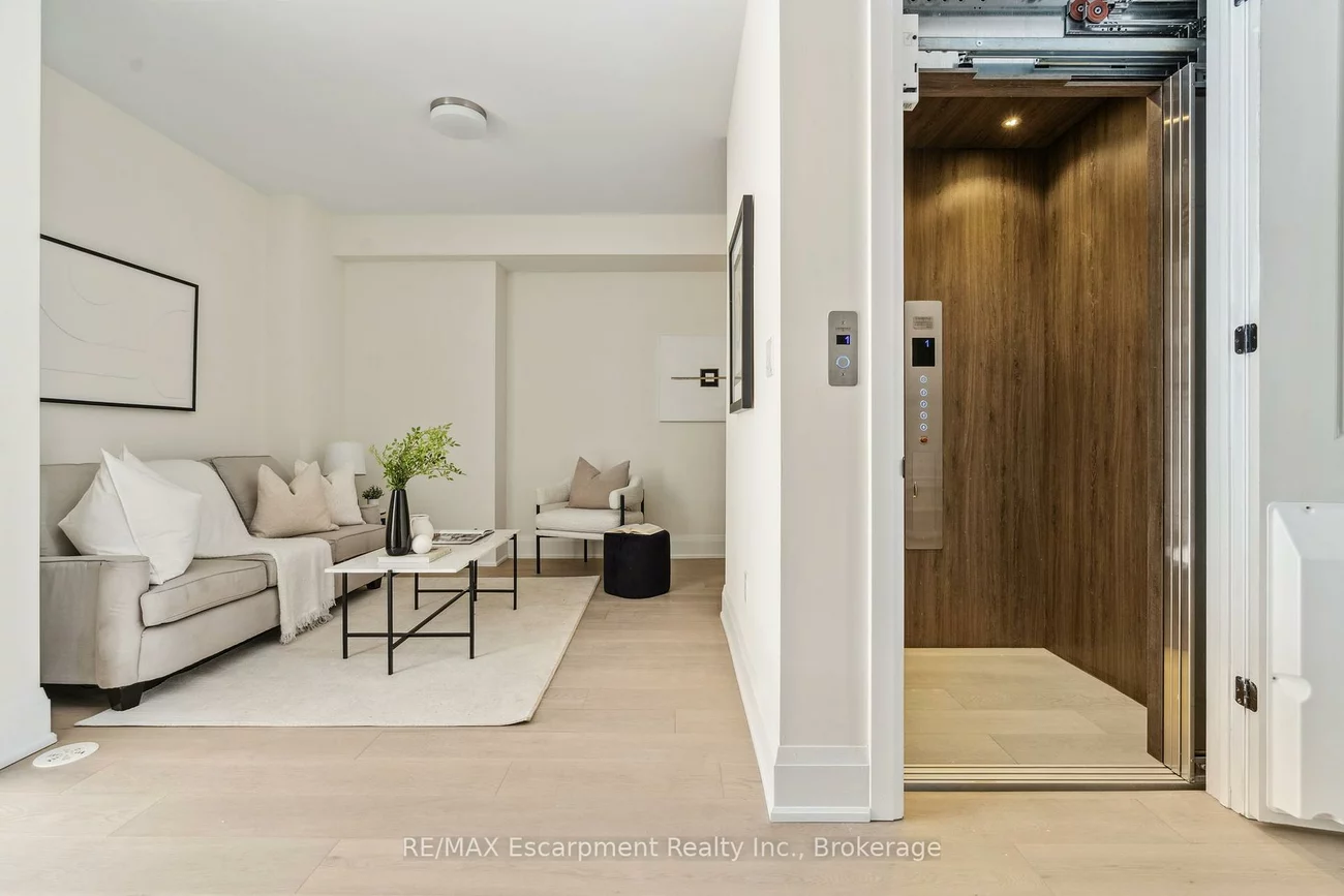 2282, Sovereign, 1001 - BR Bronte, Oakville