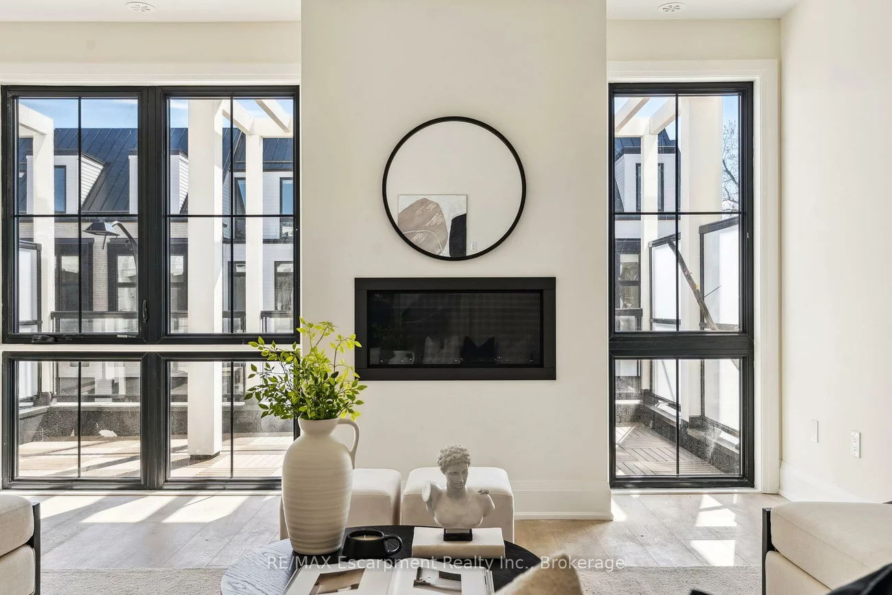 2282, Sovereign, 1001 - BR Bronte, Oakville