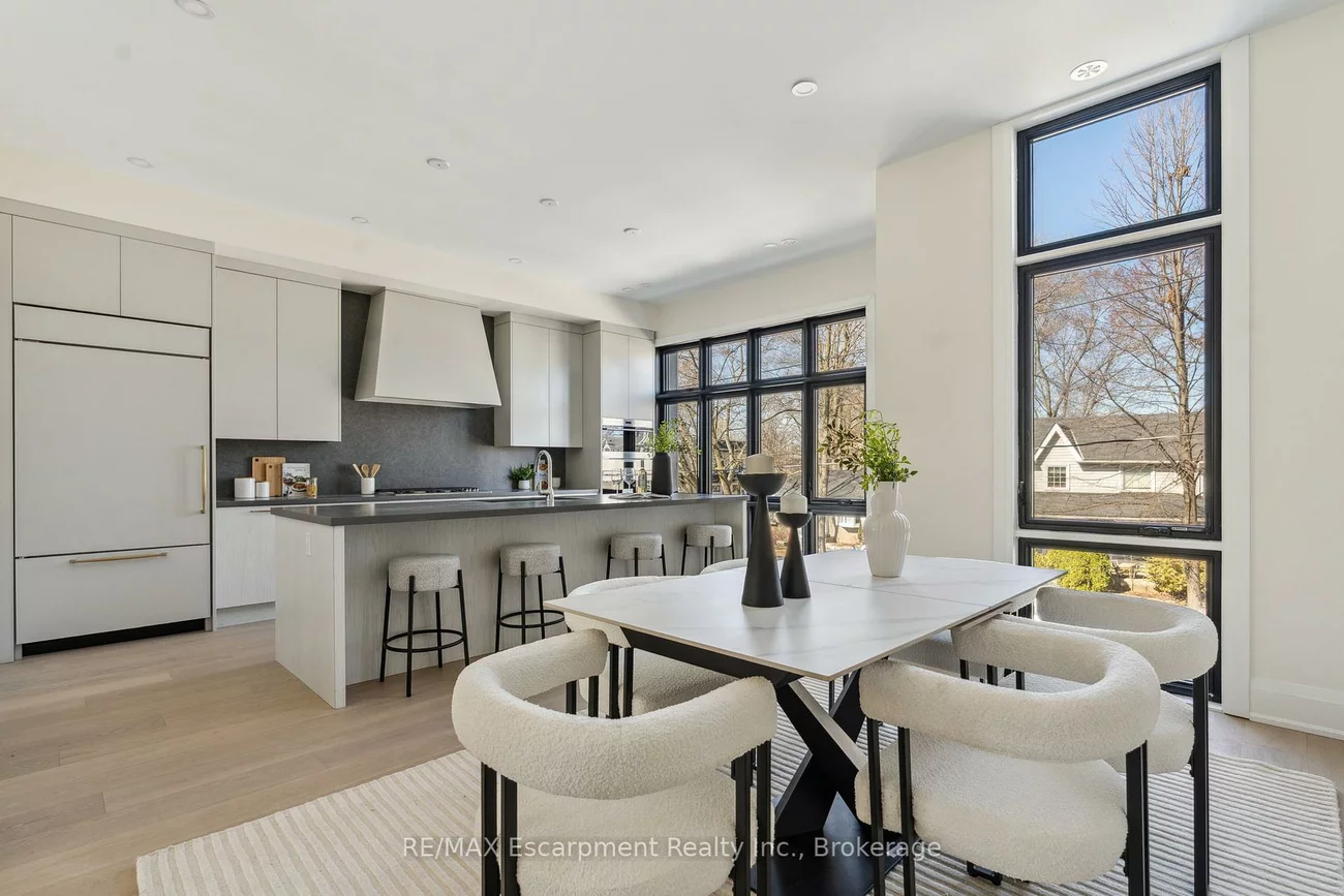 2282, Sovereign, 1001 - BR Bronte, Oakville