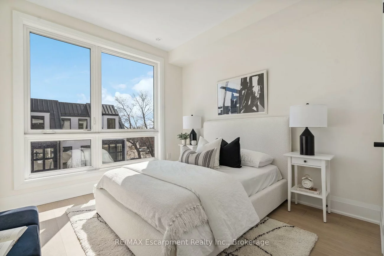 2282, Sovereign, 1001 - BR Bronte, Oakville