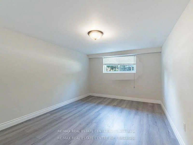 2406, Ventura, 1020 - WO West, Oakville