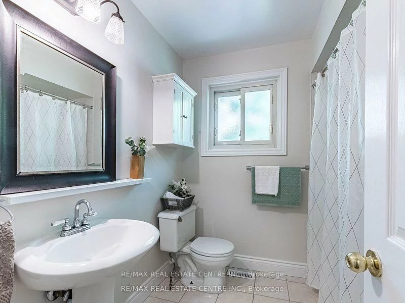 2406, Ventura, 1020 - WO West, Oakville
