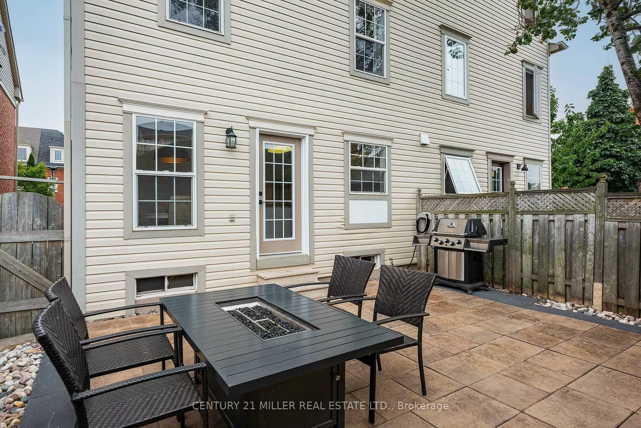 203, Gatwick, 1015 - RO River Oaks, Oakville