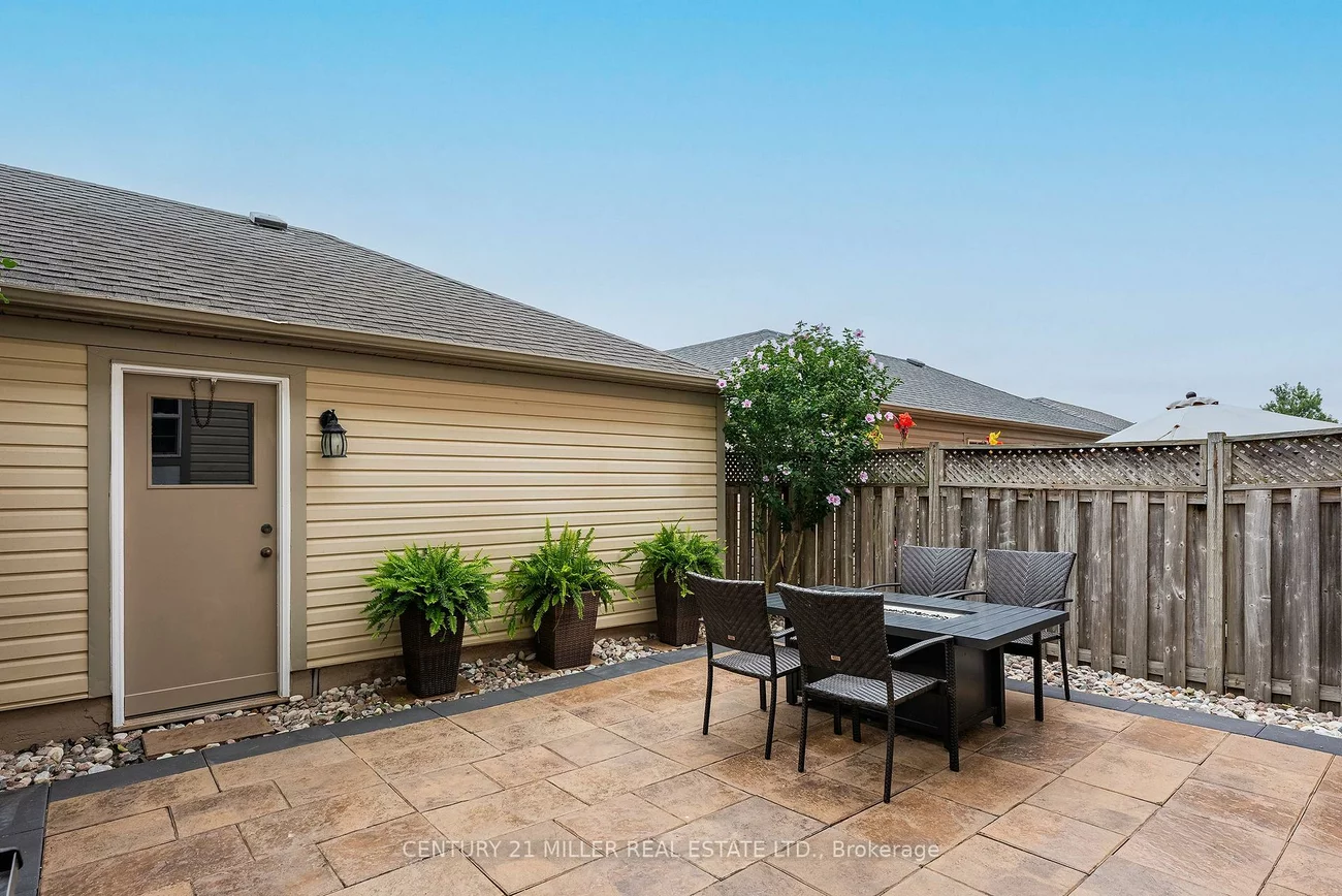 203, Gatwick, 1015 - RO River Oaks, Oakville