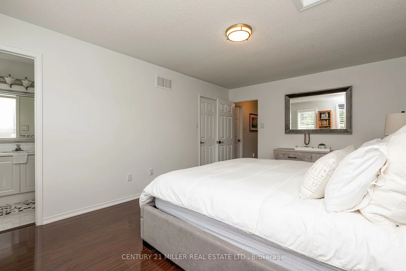 203, Gatwick, 1015 - RO River Oaks, Oakville