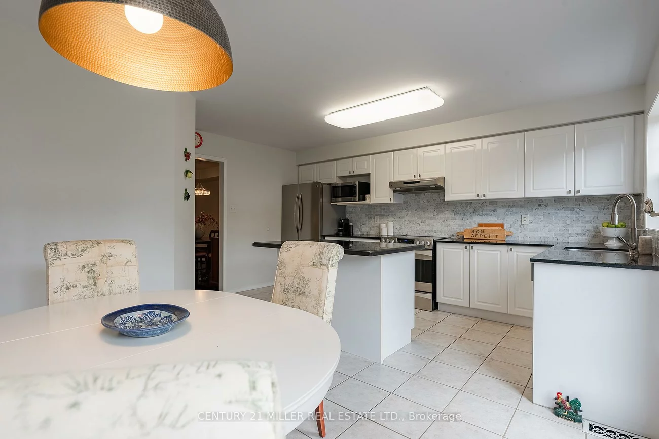 203, Gatwick, 1015 - RO River Oaks, Oakville