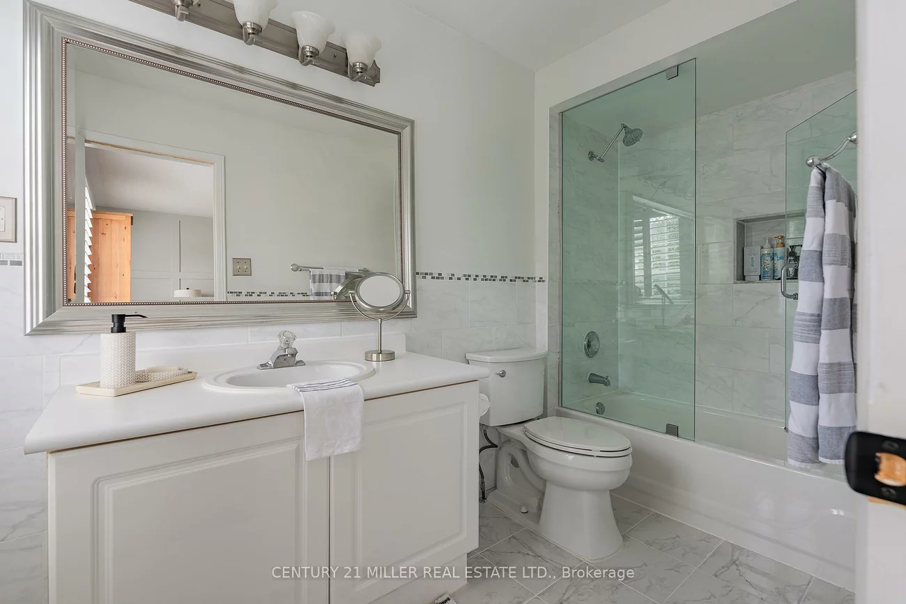 203, Gatwick, 1015 - RO River Oaks, Oakville