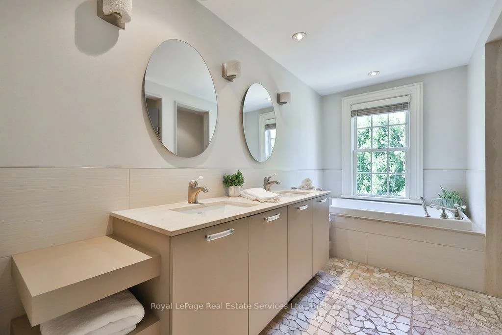 68, Thomas, 1013 - OO Old Oakville, Oakville