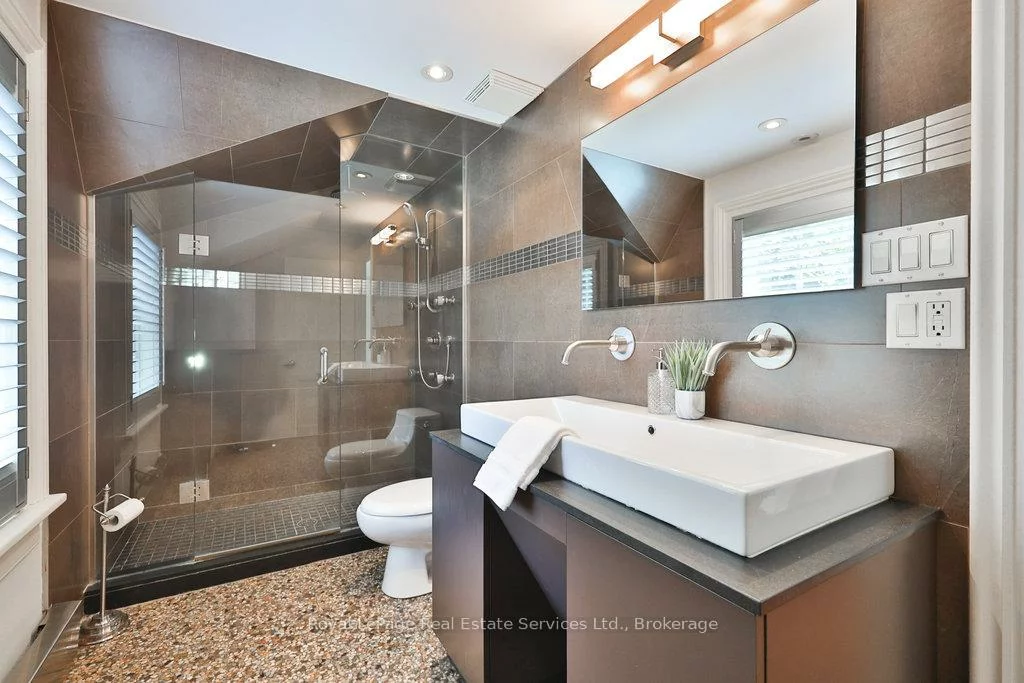 68, Thomas, 1013 - OO Old Oakville, Oakville