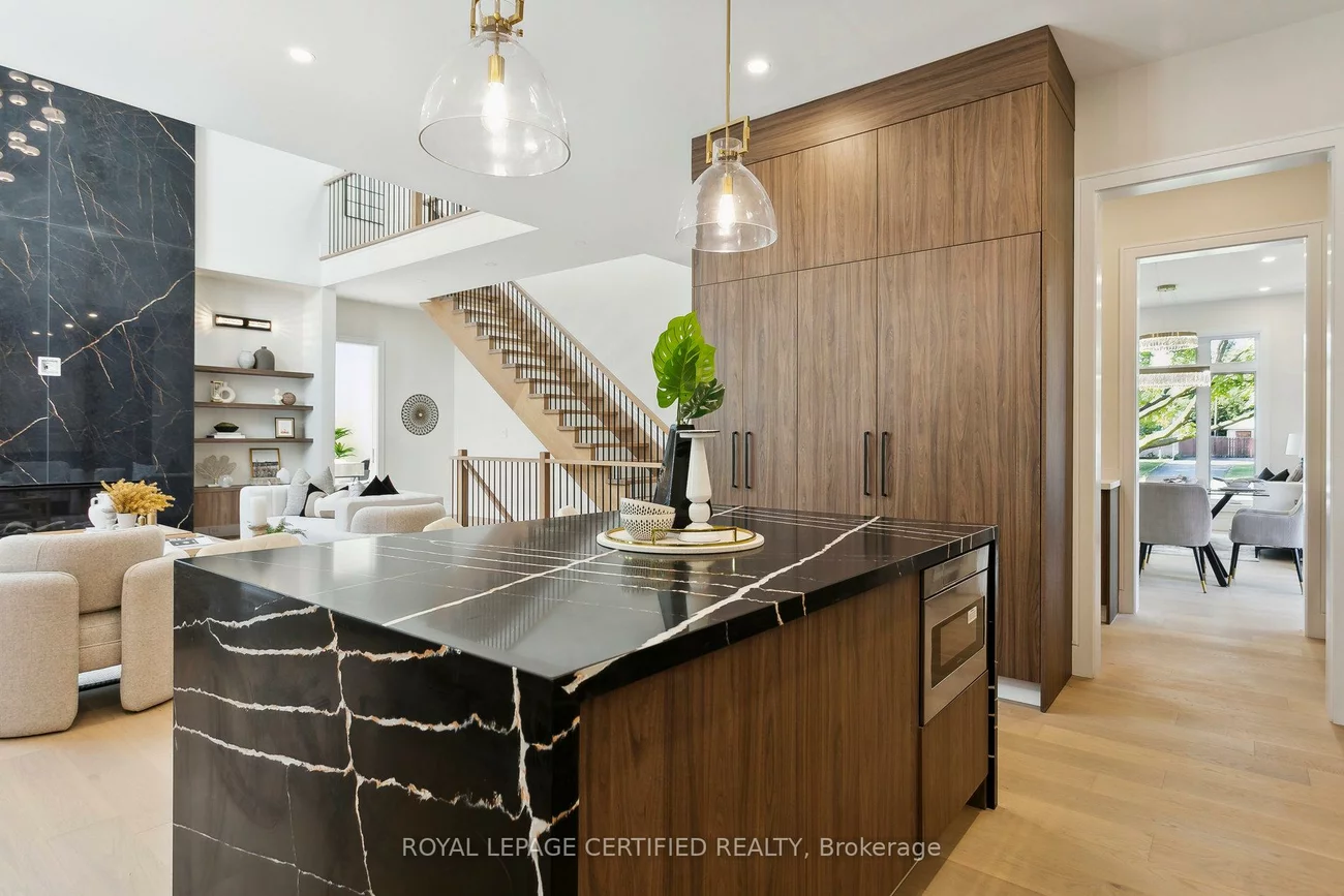 2082, Bridge, 1020 - WO West, Oakville