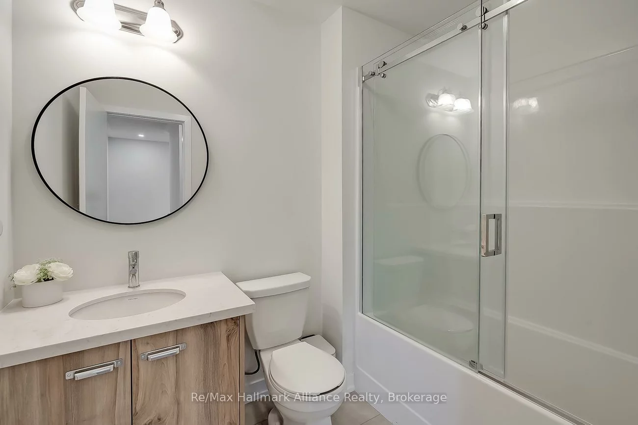 1346, Kaniv, 1012 - NW Northwest, Oakville