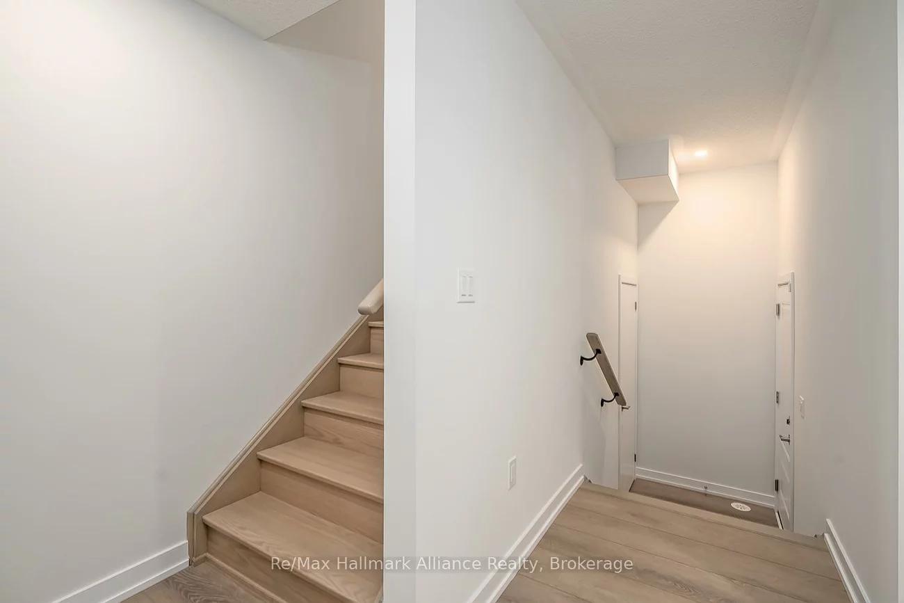 1346, Kaniv, 1012 - NW Northwest, Oakville