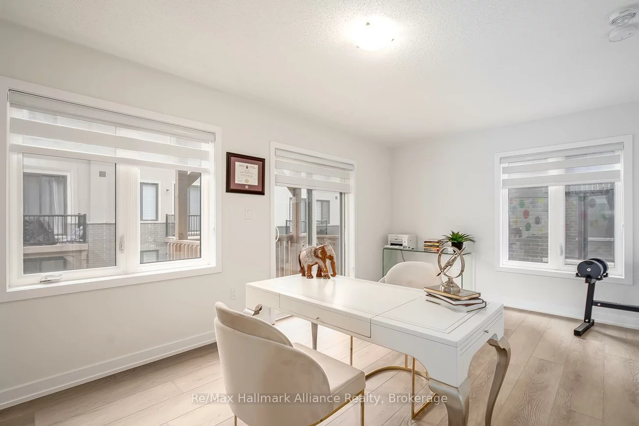 1346, Kaniv, 1012 - NW Northwest, Oakville