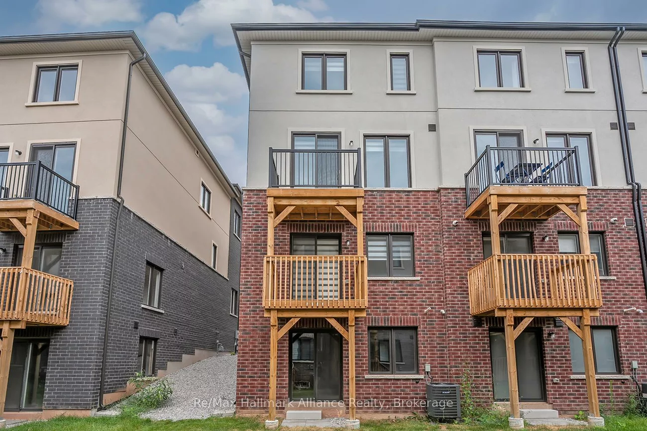 1346, Kaniv, 1012 - NW Northwest, Oakville