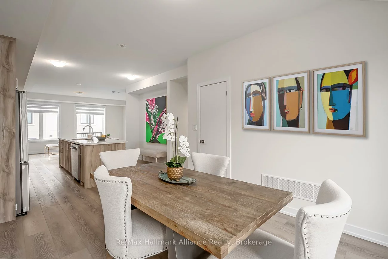 1346, Kaniv, 1012 - NW Northwest, Oakville