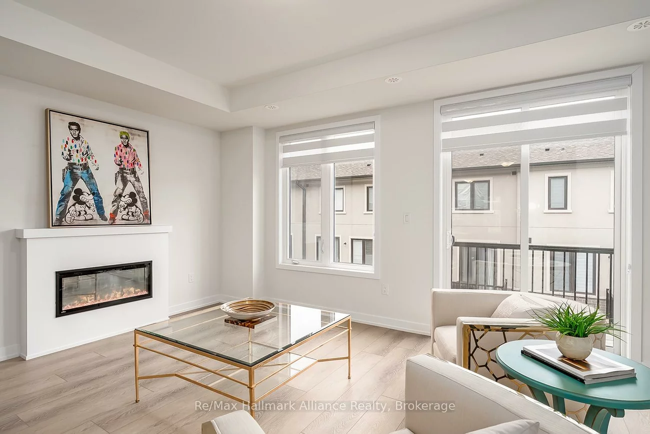 1346, Kaniv, 1012 - NW Northwest, Oakville