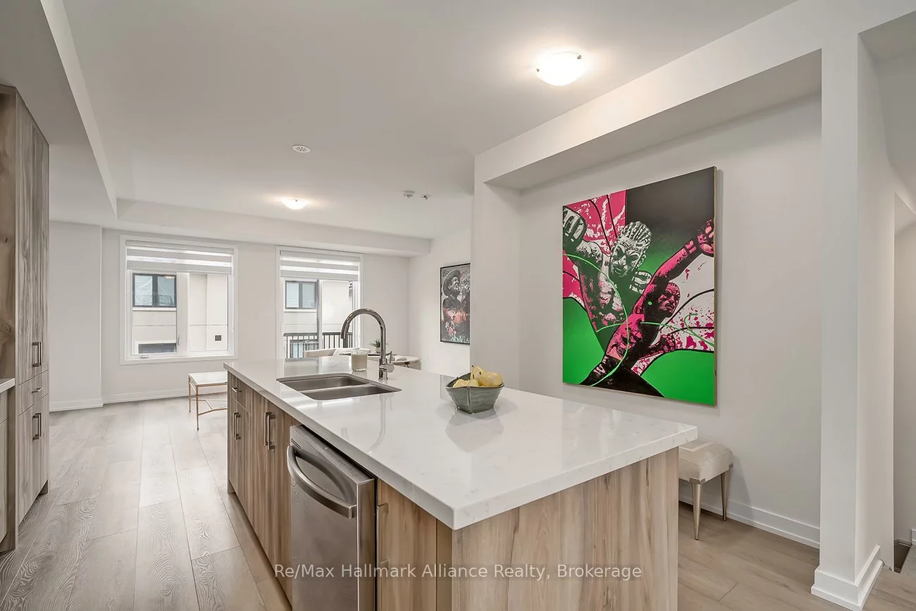 1346, Kaniv, 1012 - NW Northwest, Oakville