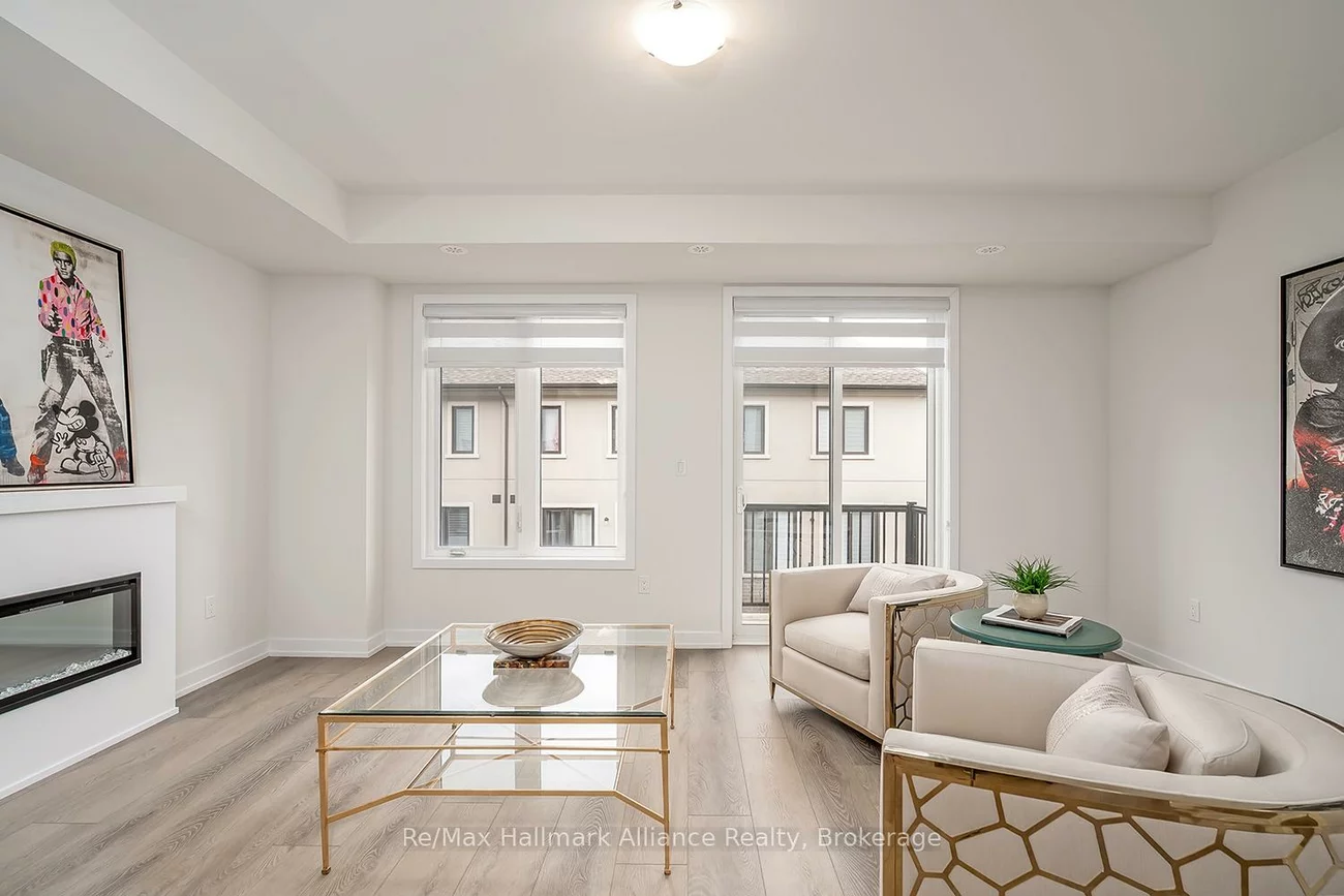 1346, Kaniv, 1012 - NW Northwest, Oakville