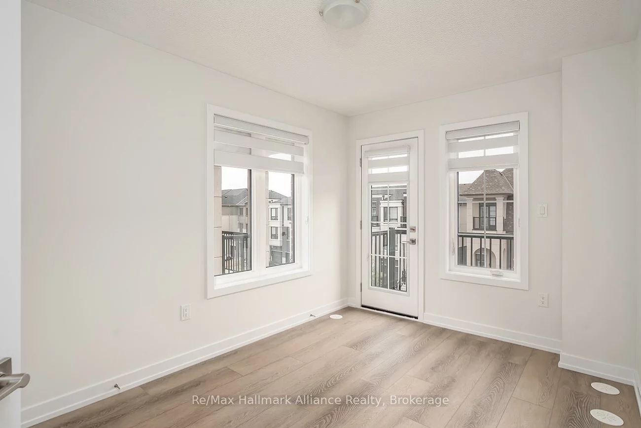 1346, Kaniv, 1012 - NW Northwest, Oakville