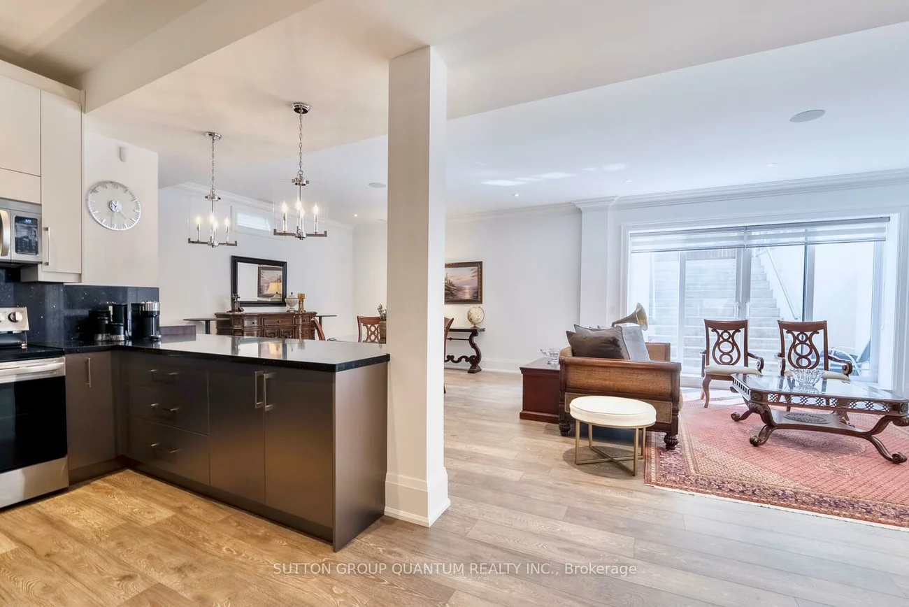 1486, Pembroke, 1003 - CP College Park, Oakville