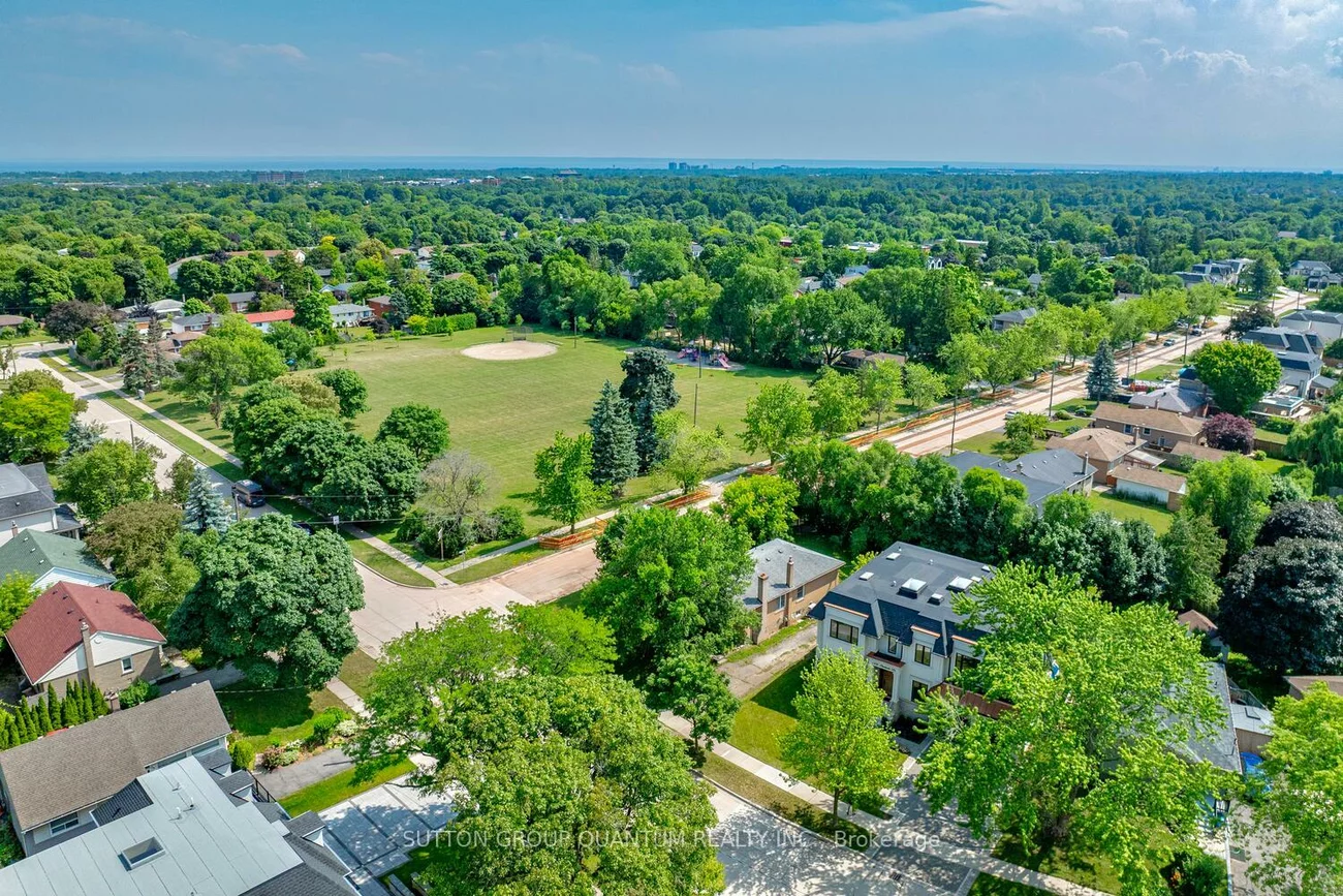 1486, Pembroke, 1003 - CP College Park, Oakville