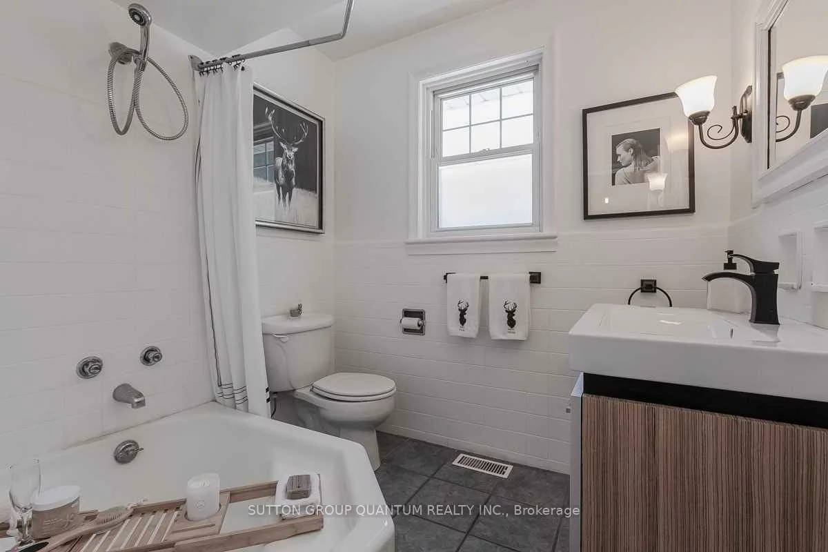 1486, Pembroke, 1003 - CP College Park, Oakville