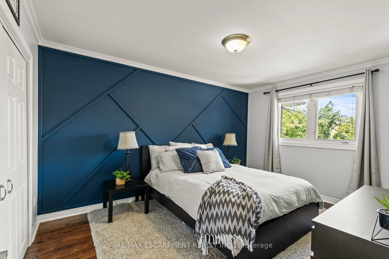 1298, Napier, 1003 - CP College Park, Oakville