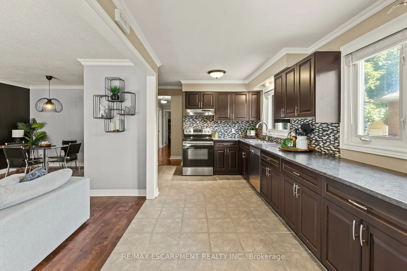 1298, Napier, 1003 - CP College Park, Oakville