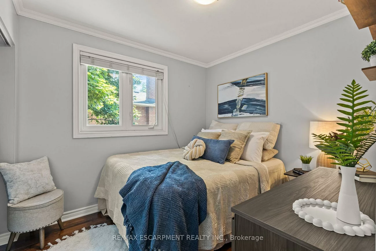1298, Napier, 1003 - CP College Park, Oakville