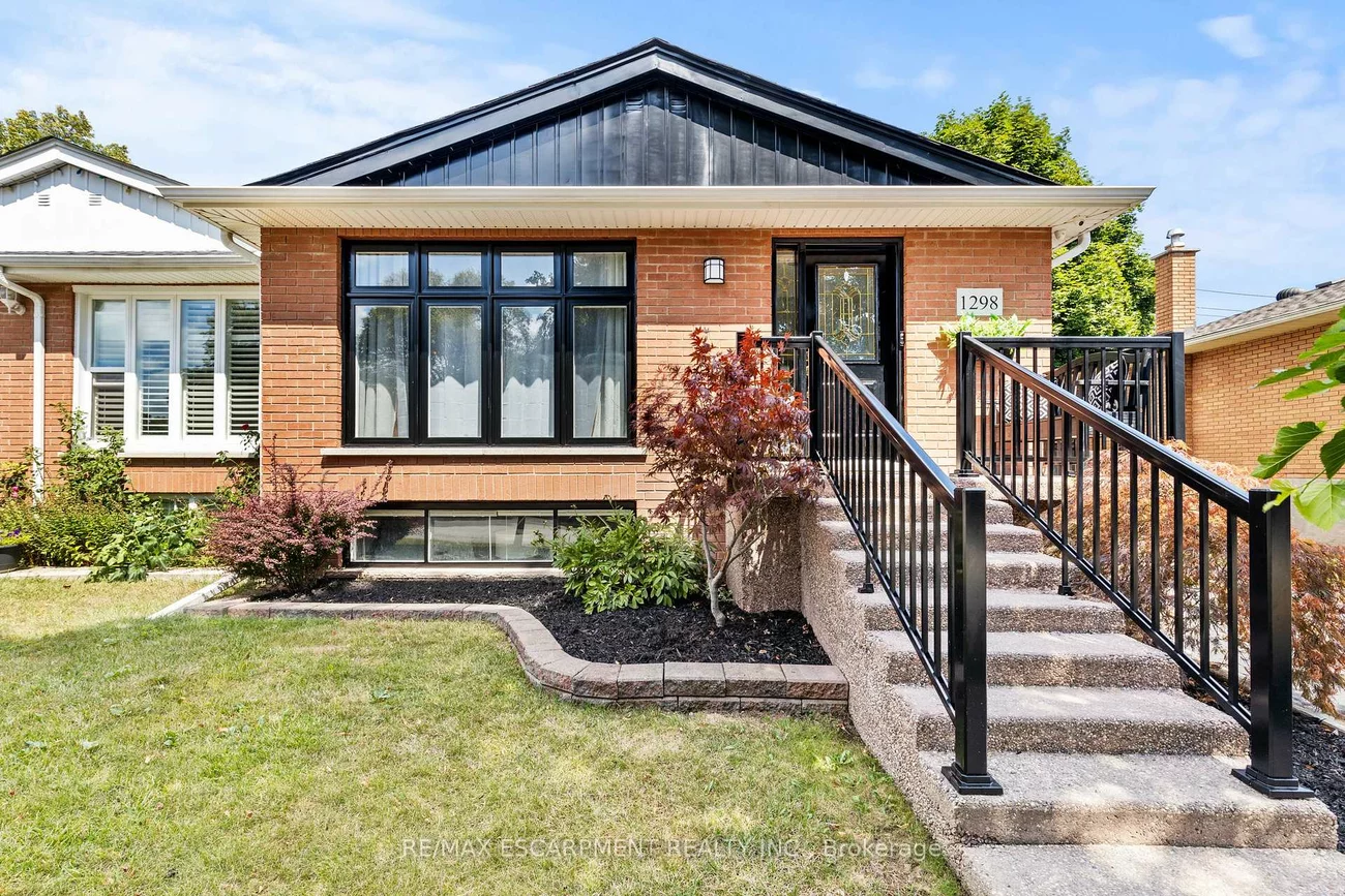1298, Napier, 1003 - CP College Park, Oakville