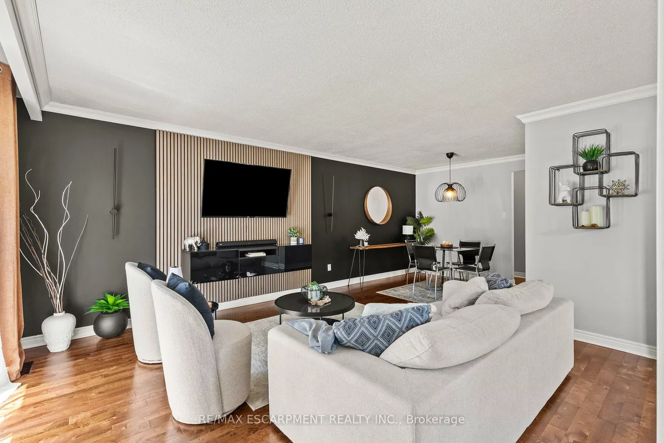 1298, Napier, 1003 - CP College Park, Oakville