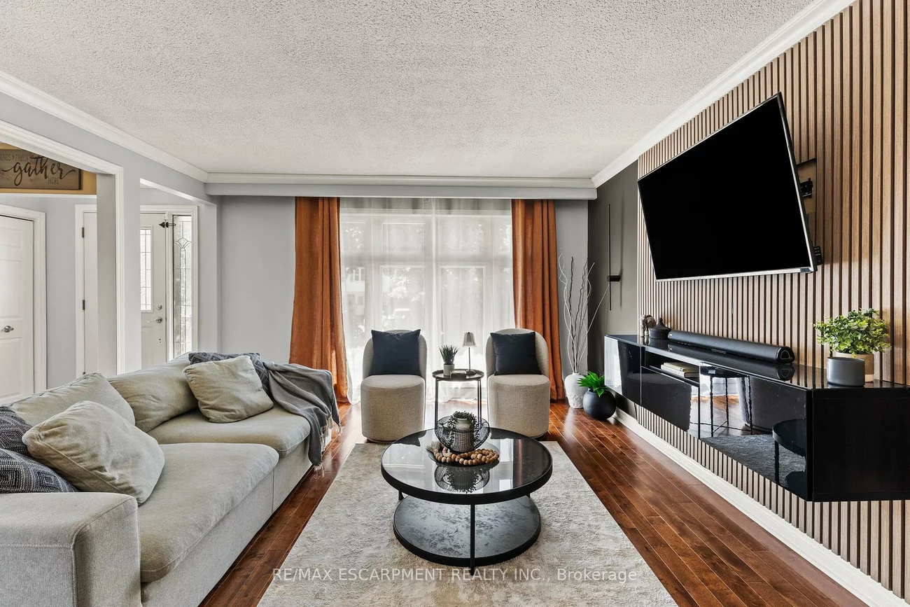 1298, Napier, 1003 - CP College Park, Oakville