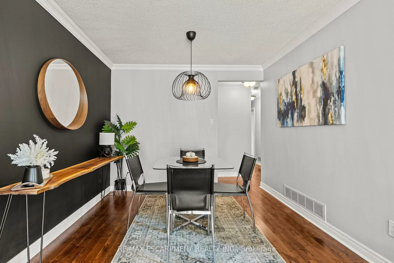 1298, Napier, 1003 - CP College Park, Oakville