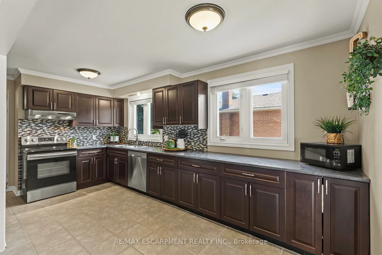 1298, Napier, 1003 - CP College Park, Oakville