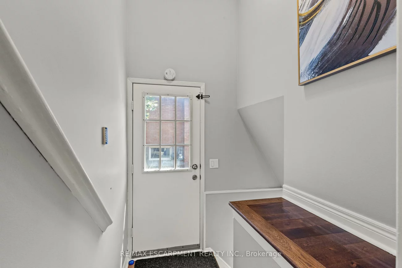 1298, Napier, 1003 - CP College Park, Oakville
