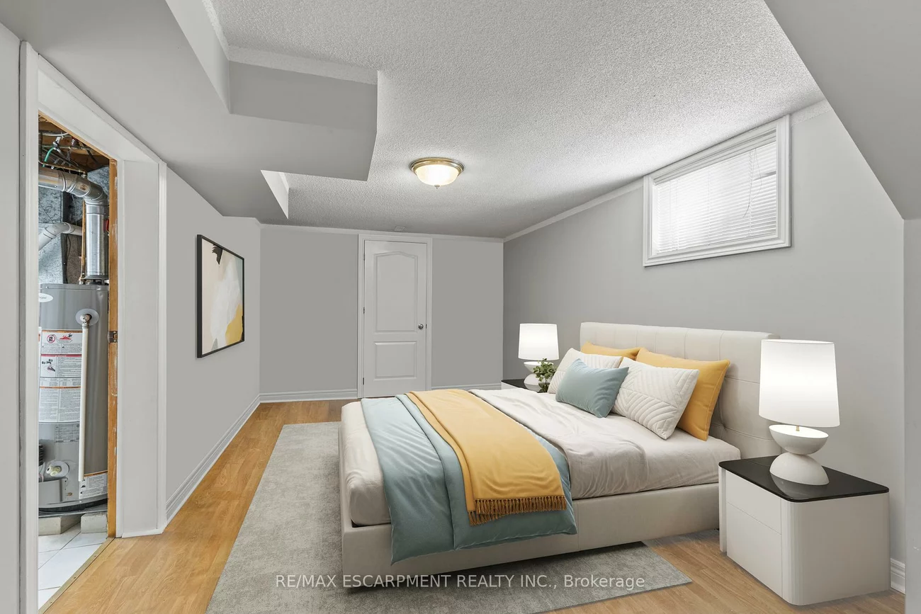 1298, Napier, 1003 - CP College Park, Oakville