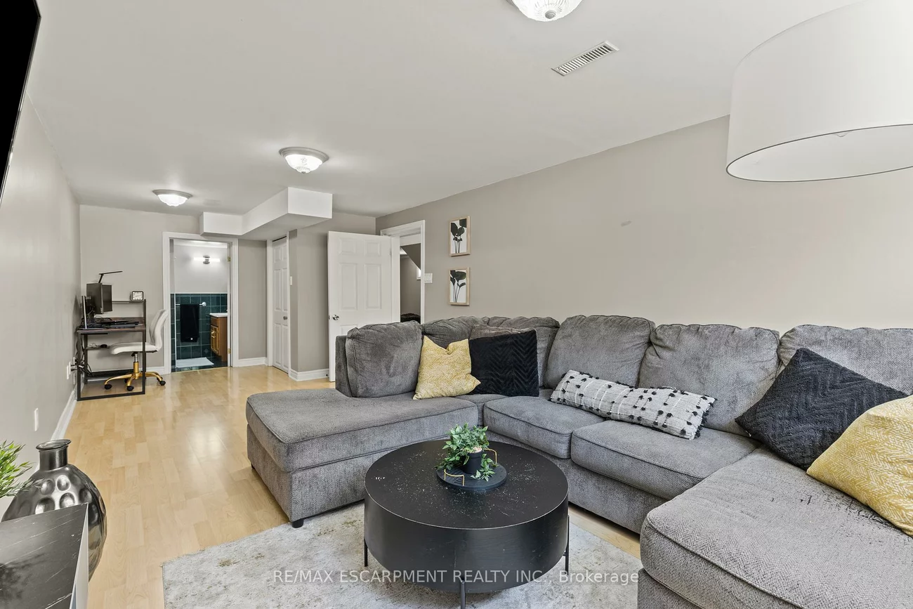 1298, Napier, 1003 - CP College Park, Oakville